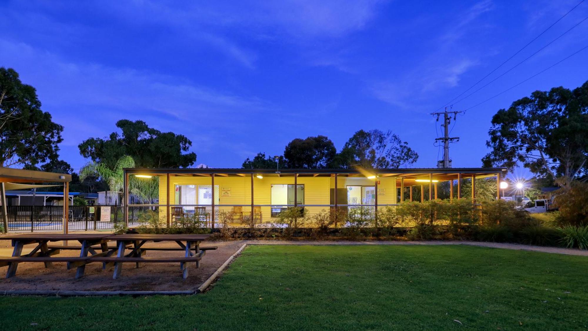 Yarrawonga Riverlands Tourist Park Ngoại thất bức ảnh