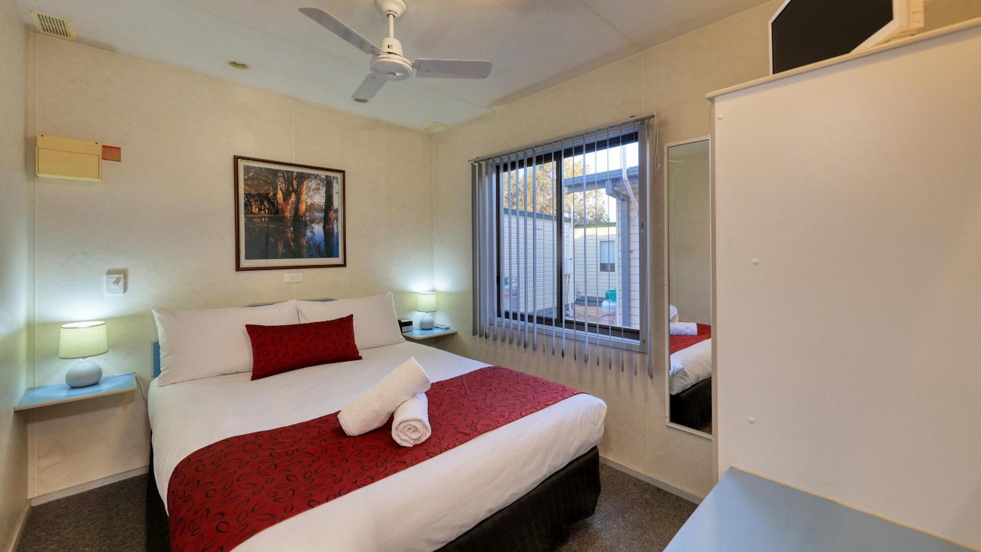Yarrawonga Riverlands Tourist Park Phòng bức ảnh